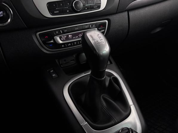 Renault Scenic III Рестайлинг 2 с пробегом 2016 года, цена 1 099 000 рублей, 242001 км, минивэн, Автокод Объявления