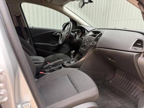 Opel Astra J Рестайлинг с пробегом 2013 года, цена 899 000 рублей, 136560 км, универсал, Автокод Объявления