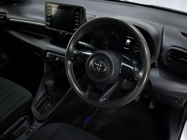 Toyota Yaris IV с пробегом 2020 года, цена 1 170 000 рублей, 115009 км, хэтчбек, Автокод Объявления