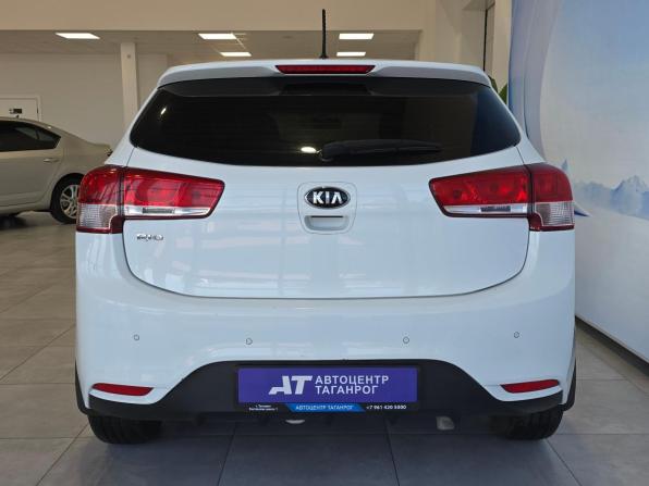 Kia Rio III Рестайлинг с пробегом 2016 года, цена 1 090 000 рублей, 167000 км, хэтчбек, Автокод Объявления