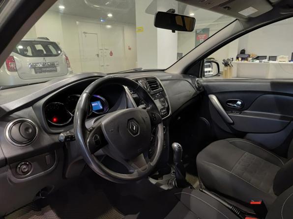 Renault Sandero II с пробегом 2017 года, цена 947 000 рублей, 138050 км, хэтчбек, Автокод Объявления