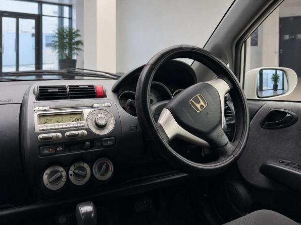 Honda Fit I с пробегом 2005 года, цена 281 000 рублей, 246774 км, хэтчбек, Автокод Объявления