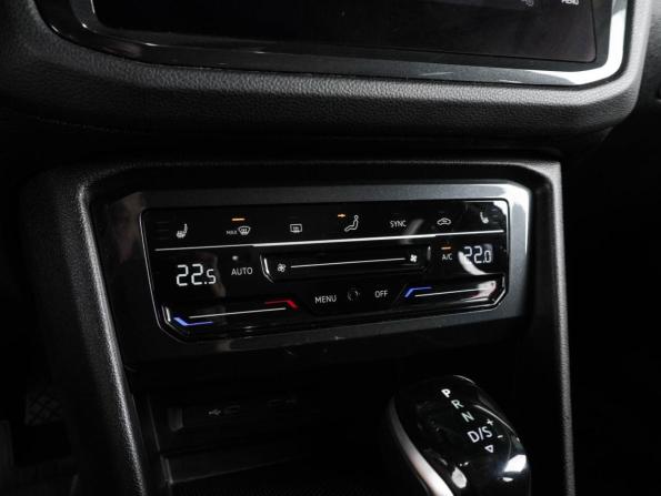 Volkswagen Tiguan II Рестайлинг с пробегом 2021 года, цена 2 349 000 рублей, 142523 км, внедорожник, Автокод Объявления