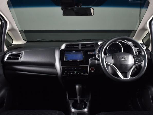 Honda Fit III Рестайлинг с пробегом 2018 года, цена 989 995 рублей, 168884 км, хэтчбек, Автокод Объявления