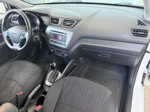 Kia Rio III Рестайлинг с пробегом 2016 года, цена 1 249 000 рублей, 71000 км, хэтчбек, Автокод Объявления