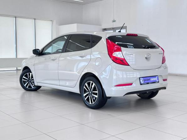 Hyundai Solaris I Рестайлинг с пробегом 2015 года, цена 995 000 рублей, 97234 км, хэтчбек, Автокод Объявления