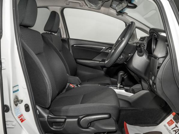 Honda Fit III Рестайлинг с пробегом 2018 года, цена 1 325 000 рублей, 46651 км, хэтчбек, Автокод Объявления