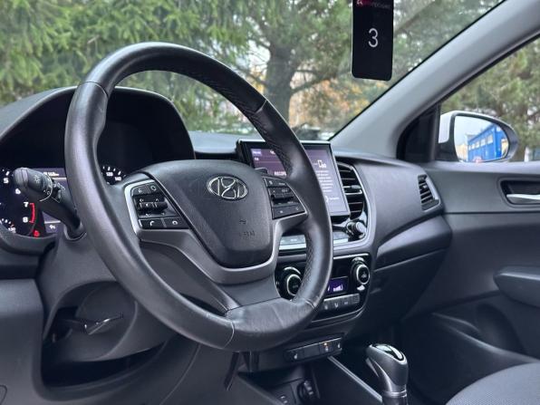 Hyundai Solaris II Рестайлинг с пробегом 2021 года, цена 1 359 000 рублей, 130418 км, седан, Автокод Объявления