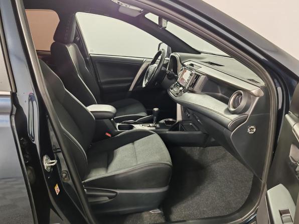 Toyota RAV4 IV (XA40) Рестайлинг с пробегом 2019 года, цена 2 779 000 рублей, 111774 км, внедорожник, Автокод Объявления