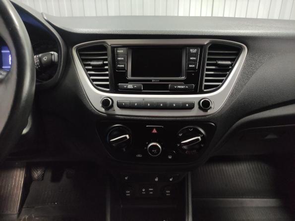 Hyundai Solaris II с пробегом 2018 года, цена 1 230 000 рублей, 120125 км, седан, Автокод Объявления