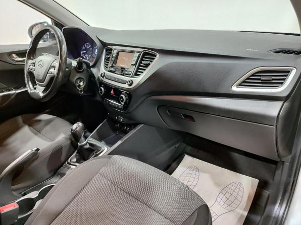 Hyundai Solaris II с пробегом 2017 года, цена 1 100 000 рублей, 160530 км, седан, Автокод Объявления