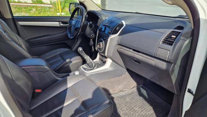 Isuzu D-Max II с пробегом 2017 года, цена 2 255 000 рублей, 256156 км, пикап, Автокод Объявления