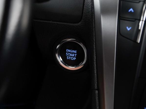 Toyota Camry VII (XV50) Рестайлинг с пробегом 2015 года, цена 1 798 000 рублей, 125781 км, седан, Автокод Объявления