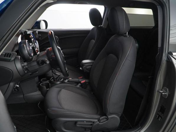 Mini Hatch III (F55/F56) с пробегом 2016 года, цена 1 299 777 рублей, 179326 км, хэтчбек, Автокод Объявления