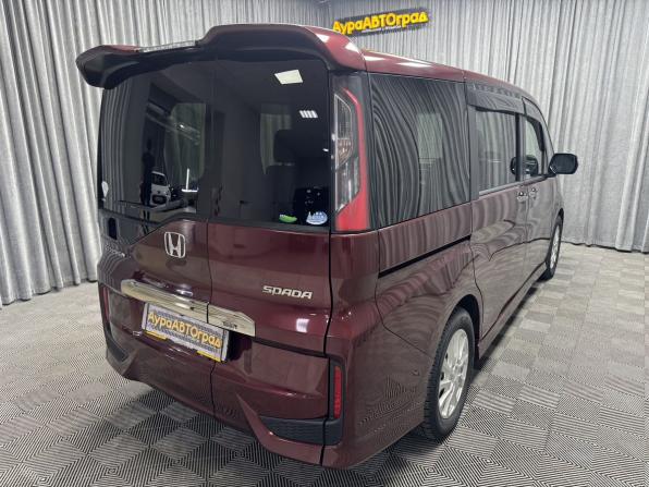 Honda Stepwgn V с пробегом 2016 года, цена 2 150 000 рублей, 169084 км, минивэн, Автокод Объявления