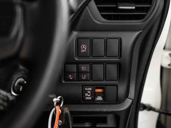 Toyota Noah III (R80) Рестайлинг с пробегом 2020 года, цена 2 170 300 рублей, 150748 км, минивэн, Автокод Объявления