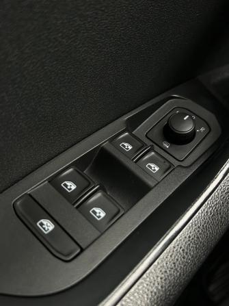 Skoda Karoq I с пробегом 2021 года, цена 2 290 000 рублей, 105900 км, внедорожник, Автокод Объявления