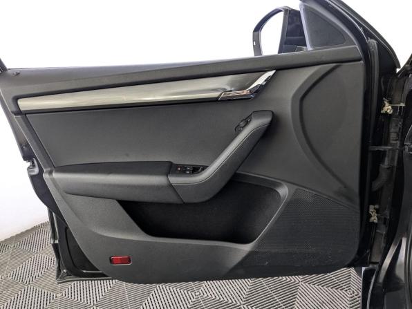 Skoda Octavia III (A7) Рестайлинг с пробегом 2019 года, цена 1 880 000 рублей, 101838 км, лифтбек, Автокод Объявления