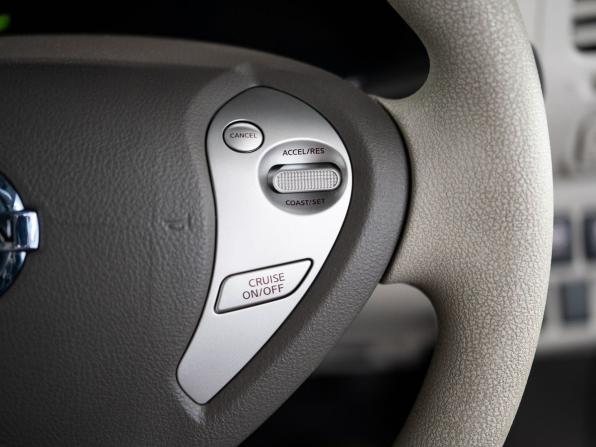 Nissan Leaf I (ZE0/AZE0) с пробегом 2011 года, цена 592 000 рублей, 121954 км, хэтчбек, Автокод Объявления