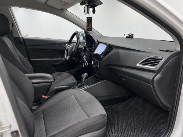 Hyundai Solaris II с пробегом 2017 года, цена 1 350 500 рублей, 121000 км, седан, Автокод Объявления