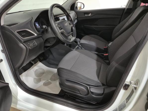 Hyundai Solaris II с пробегом 2018 года, цена 1 490 000 рублей, 56547 км, седан, Автокод Объявления