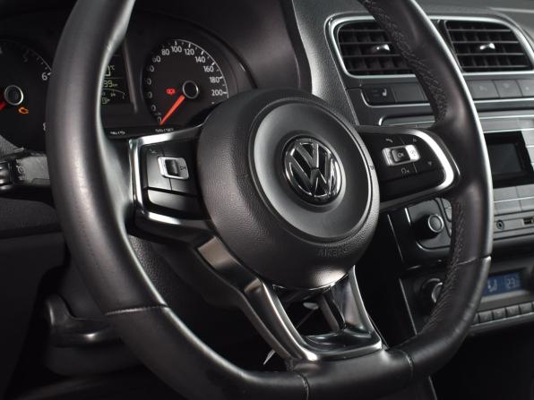 Volkswagen Polo V Рестайлинг с пробегом 2020 года, цена 1 599 995 рублей, 72698 км, седан, Автокод Объявления