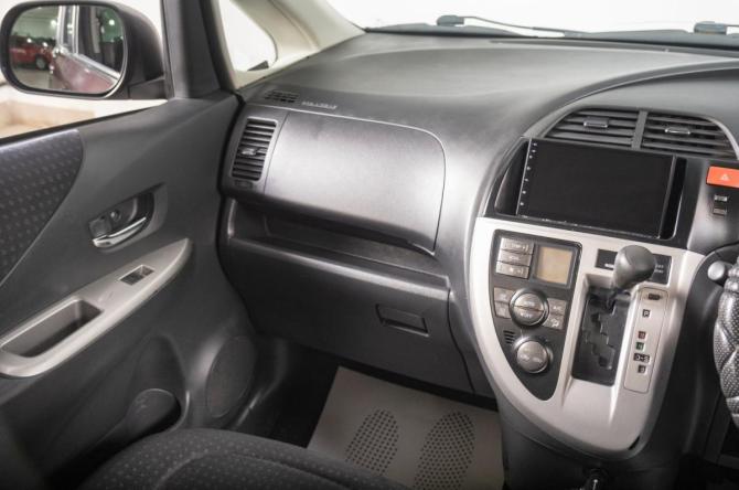 Toyota Ractis I с пробегом 2010 года, цена 629 000 рублей, 214600 км, хэтчбек, Автокод Объявления
