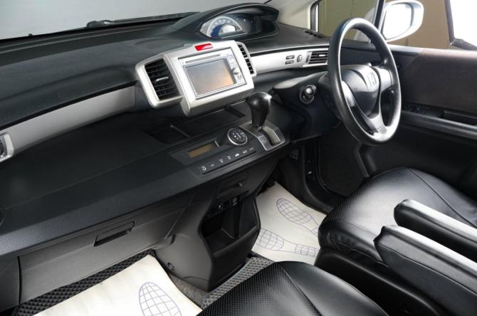 Honda Freed I Рестайлинг с пробегом 2012 года, цена 1 159 000 рублей, 147000 км, компактвэн, Автокод Объявления