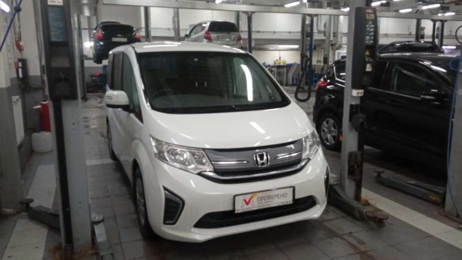Honda Stepwgn V с пробегом 2015 года, цена 1 510 000 рублей, 193413 км, минивэн, Автокод Объявления