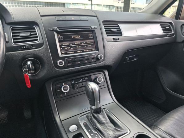 Volkswagen Touareg II с пробегом 2014 года, цена 1 995 000 рублей, 308735 км, внедорожник, Автокод Объявления