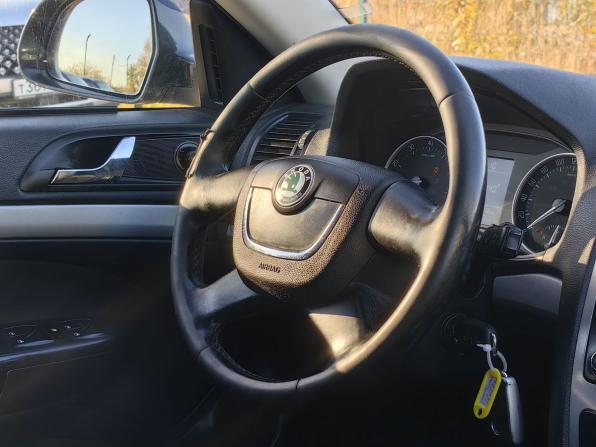 Skoda Octavia II (A5) Рестайлинг с пробегом 2013 года, цена 659 000 рублей, 223000 км, лифтбек, Автокод Объявления
