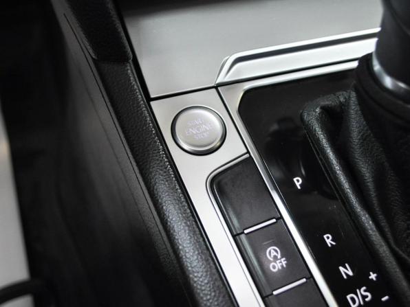 Volkswagen Passat B8 с пробегом 2015 года, цена 1 422 700 рублей, 159920 км, седан, Автокод Объявления