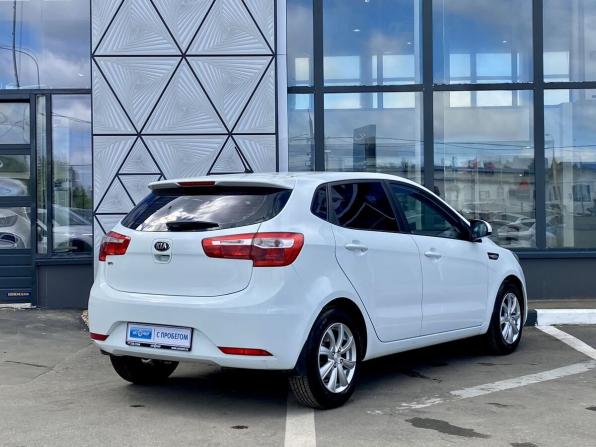 Kia Rio III Рестайлинг с пробегом 2015 года, цена 949 000 рублей, 135591 км, хэтчбек, Автокод Объявления