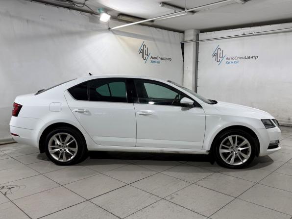 Skoda Octavia III (A7) Рестайлинг с пробегом 2019 года, цена 1 699 800 рублей, 216000 км, лифтбек, Автокод Объявления