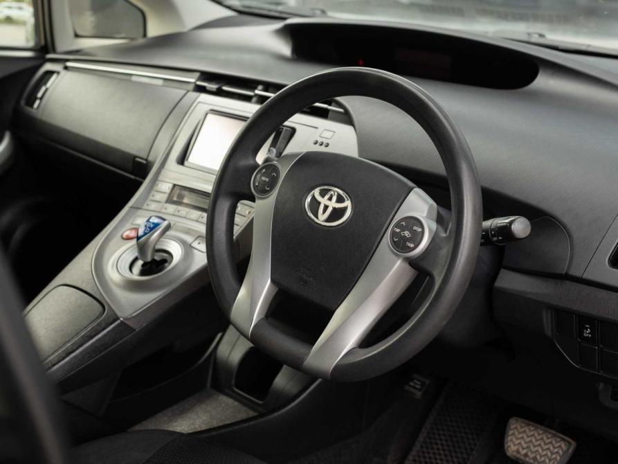 Toyota Prius III Рестайлинг (XW30) Новосибирск  - изображение 11