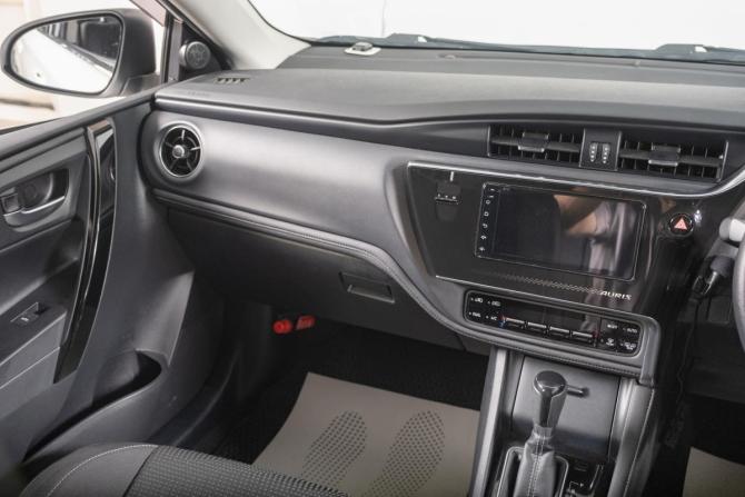 Toyota Auris II Рестайлинг с пробегом 2016 года, цена 1 649 000 рублей, 20000 км, хэтчбек, Автокод Объявления