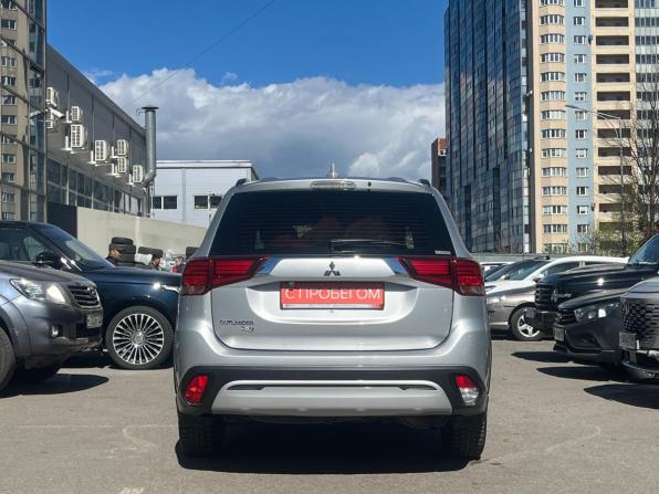 Mitsubishi Outlander III Рестайлинг 3 с пробегом 2021 года, цена 2 599 000 рублей, 56800 км, внедорожник, Автокод Объявления