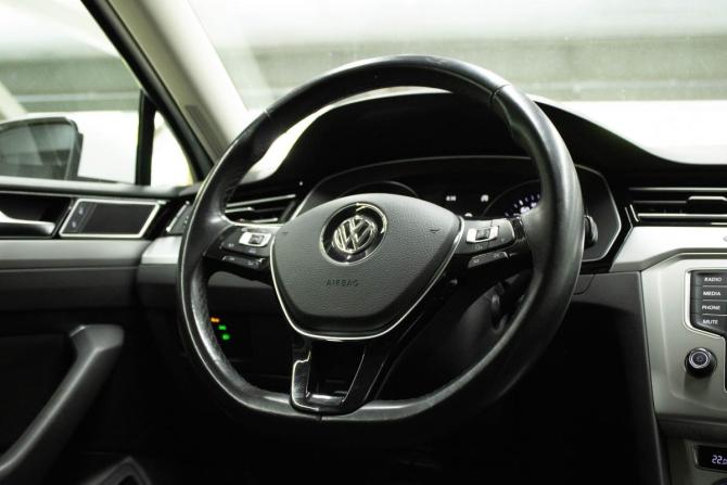 Volkswagen Passat B8 с пробегом 2016 года, цена 1 849 000 рублей, 126048 км, седан, Автокод Объявления