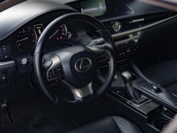 Lexus ES VI Рестайлинг с пробегом 2017 года, цена 2 598 000 рублей, 146693 км, седан, Автокод Объявления