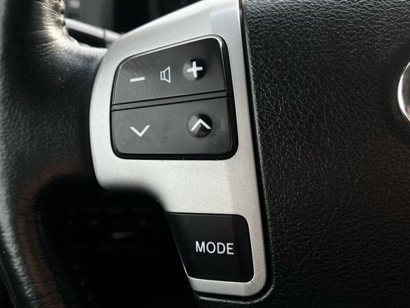 Toyota Land Cruiser 200 Series Рестайлинг 1 с пробегом 2013 года, цена 3 429 000 рублей, 259356 км, внедорожник, Автокод Объявления