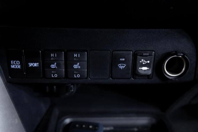 Toyota RAV4 IV (XA40) Рестайлинг с пробегом 2015 года, цена 2 250 000 рублей, 183860 км, внедорожник, Автокод Объявления