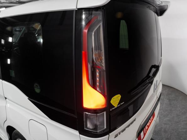 Honda Stepwgn V с пробегом 2017 года, цена 2 100 000 рублей, 59348 км, минивэн, Автокод Объявления