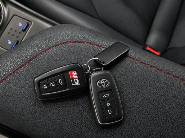 Toyota Camry VIII (XV70) Рестайлинг с пробегом 2021 года, цена 3 200 000 рублей, 111300 км, седан, Автокод Объявления