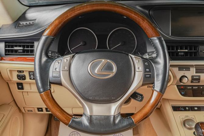 Lexus ES VI с пробегом 2014 года, цена 2 649 000 рублей, 261000 км, седан, Автокод Объявления