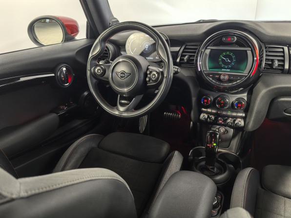 Mini Hatch III (F55/F56) Рестайлинг с пробегом 2020 года, цена 3 177 700 рублей, 68241 км, хэтчбек, Автокод Объявления