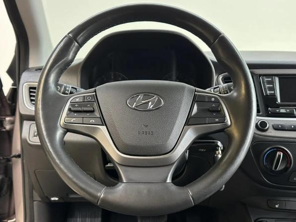 Hyundai Solaris II с пробегом 2018 года, цена 1 390 000 рублей, 45603 км, седан, Автокод Объявления