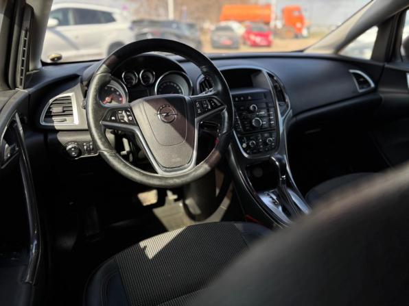 Opel Astra J Рестайлинг с пробегом 2013 года, цена 590 000 рублей, 187564 км, седан, Автокод Объявления