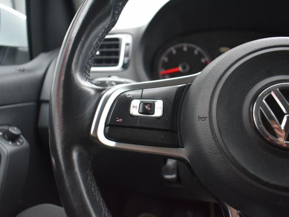 Volkswagen Polo V Рестайлинг с пробегом 2019 года, цена 1 199 000 рублей, 104662 км, седан, Автокод Объявления