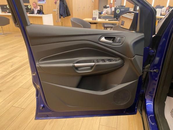 Ford Kuga II Рестайлинг с пробегом 2018 года, цена 1 228 000 рублей, 265000 км, внедорожник, Автокод Объявления