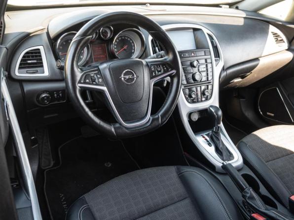 Opel Astra J Рестайлинг с пробегом 2012 года, цена 950 000 рублей, 197127 км, хэтчбек, Автокод Объявления